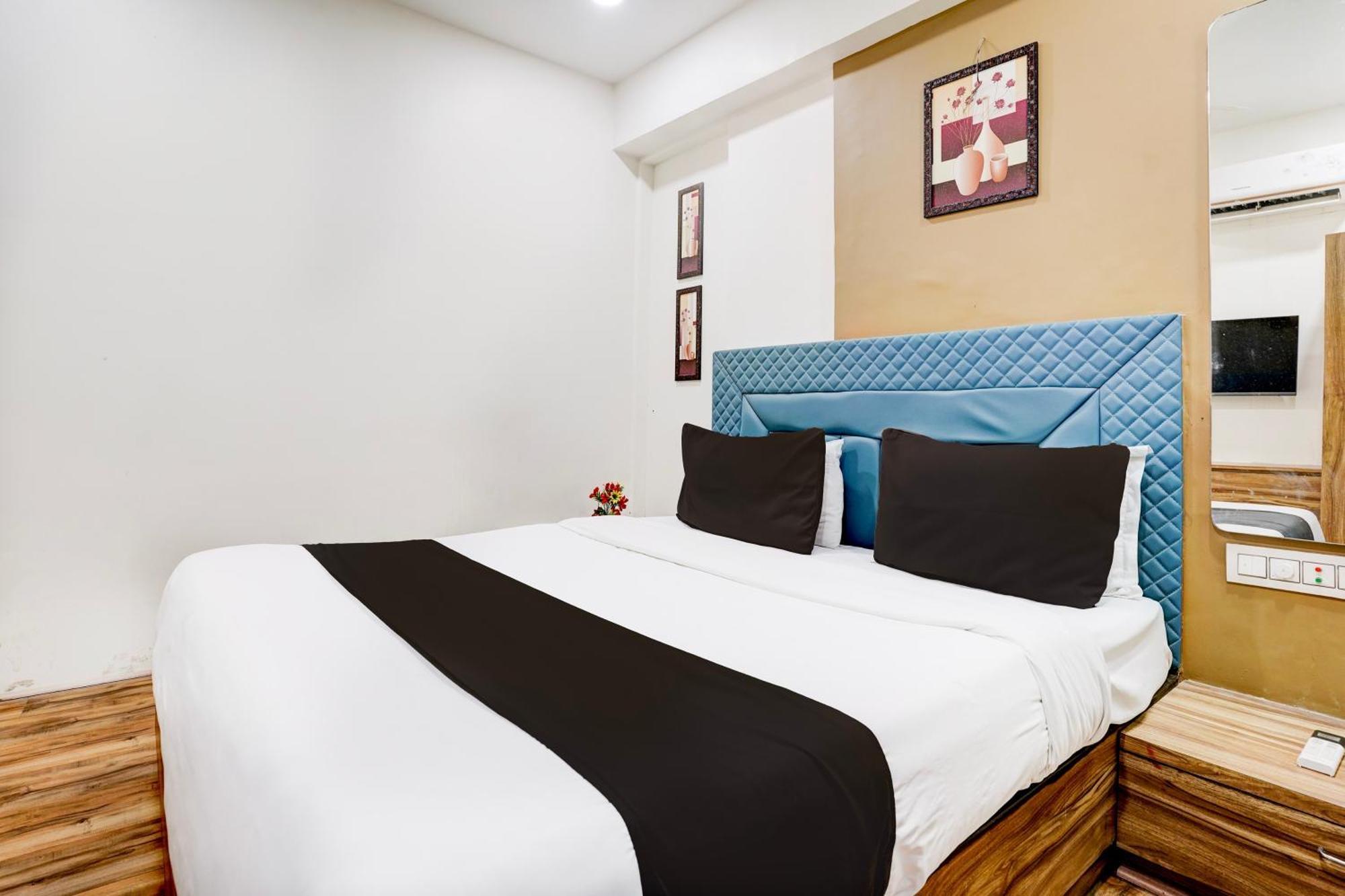 Super Collection O Vesu Surat Formerly Hotel Signature Exterior photo