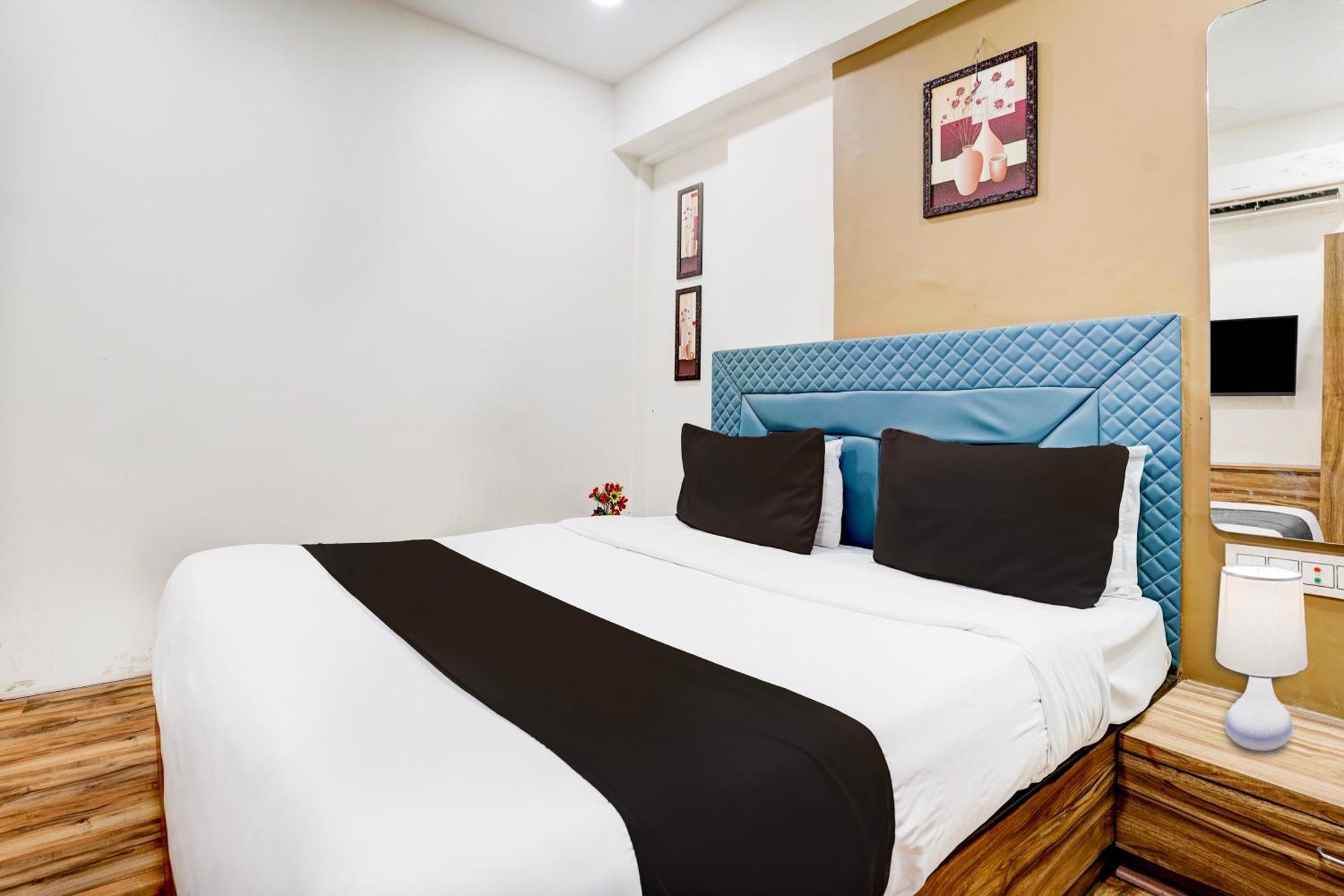Super Collection O Vesu Surat Formerly Hotel Signature Exterior photo